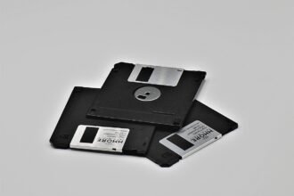 Jak podłączyć pendrive do zapalniczki