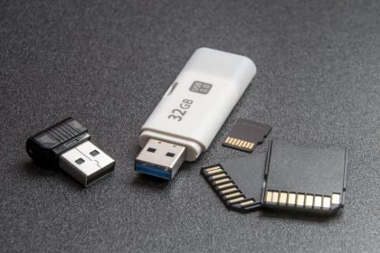 Jak podłączyć pendrive do telewizora przez HDMI